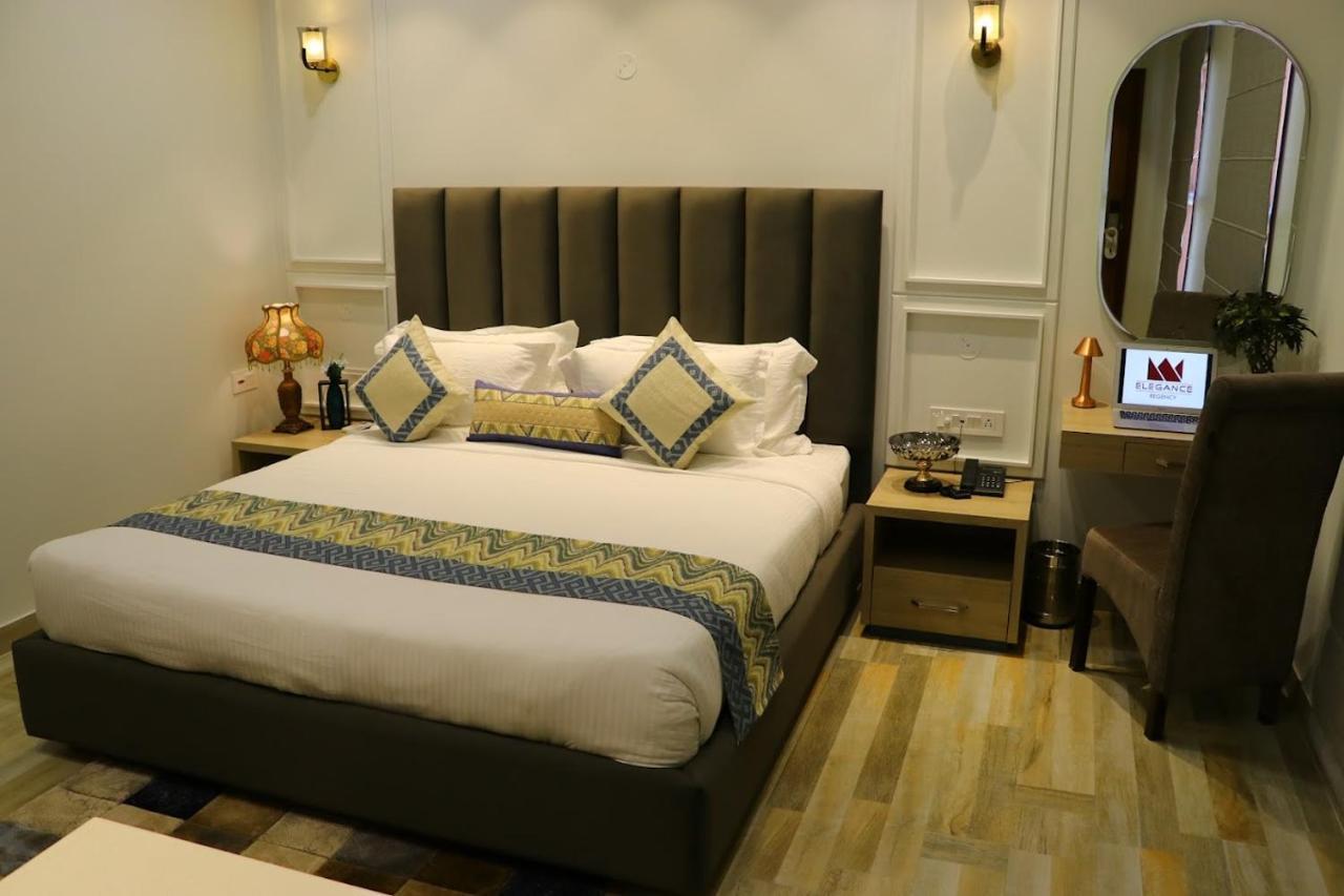 Отель Elegance Regency Khanna  Экстерьер фото